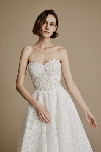 La Premiere Clarissa #5 frontface vertical cropped thumbnail