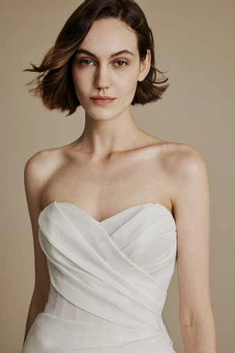 La Premiere Calla #4 frontface vertical cropped thumbnail