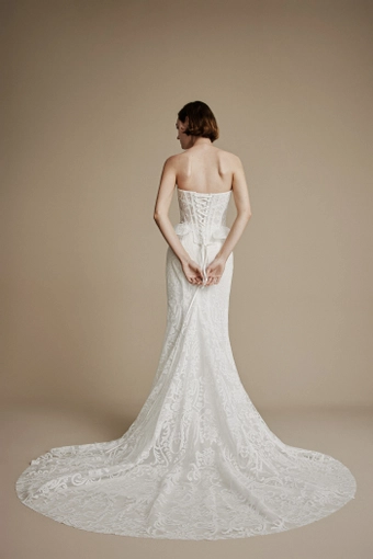 La Premiere Cassidy #5 backface vertical thumbnail