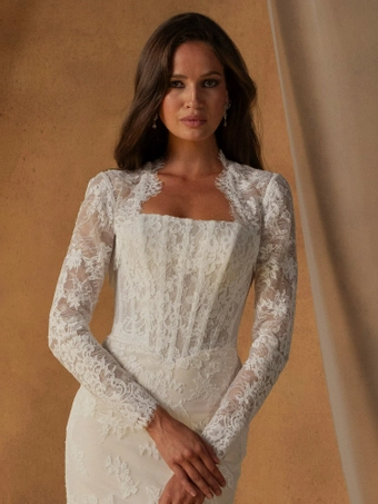 Madi Lane Napier #6 frontface vertical cropped thumbnail