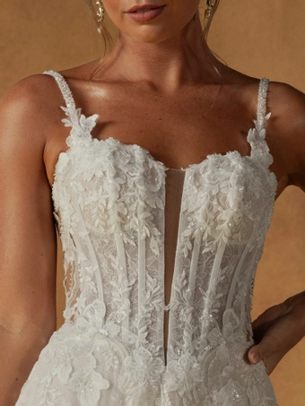 Madi Lane Nivi #3 frontface vertical cropped thumbnail