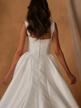 Madi Lane Noon #5 backface vertical cropped thumbnail