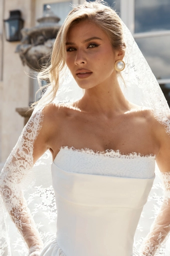 Jane Hill Audrey #8 frontface vertical cropped thumbnail