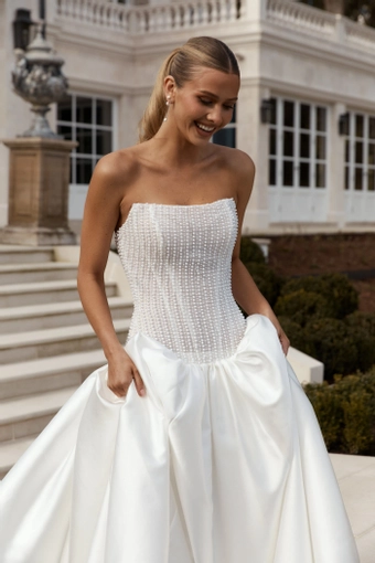 Jane Hill Bateman #11 frontface vertical cropped thumbnail