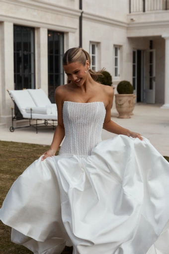 Jane Hill Bateman #12 frontface vertical cropped thumbnail