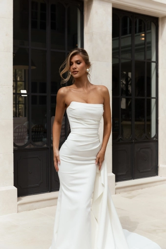 Jane Hill Eastwood #6 frontface vertical cropped thumbnail