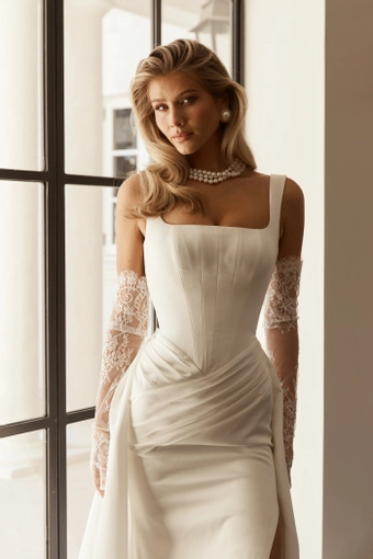 Jane Hill Livingston #5 frontface vertical cropped thumbnail