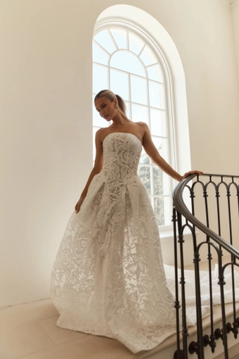 Jane Hill Valentina #1 frontface vertical thumbnail