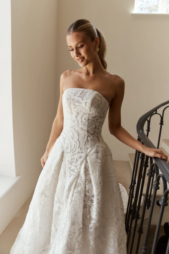 Jane Hill Valentina #7 frontface vertical cropped thumbnail