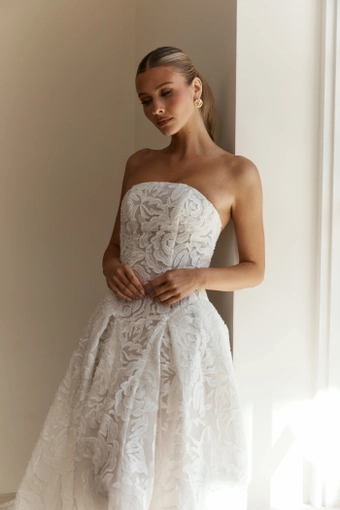 Jane Hill Valentina #8 frontface vertical cropped thumbnail