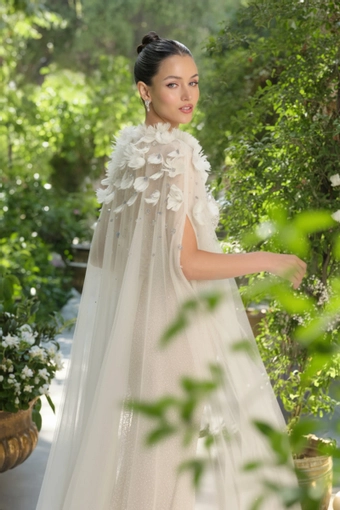 Andrea & Leo Couture AA001 #4 backface vertical cropped thumbnail