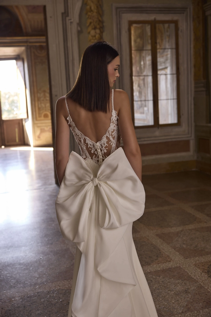 Veni Infantino Style #63262 #6 backface vertical cropped picture