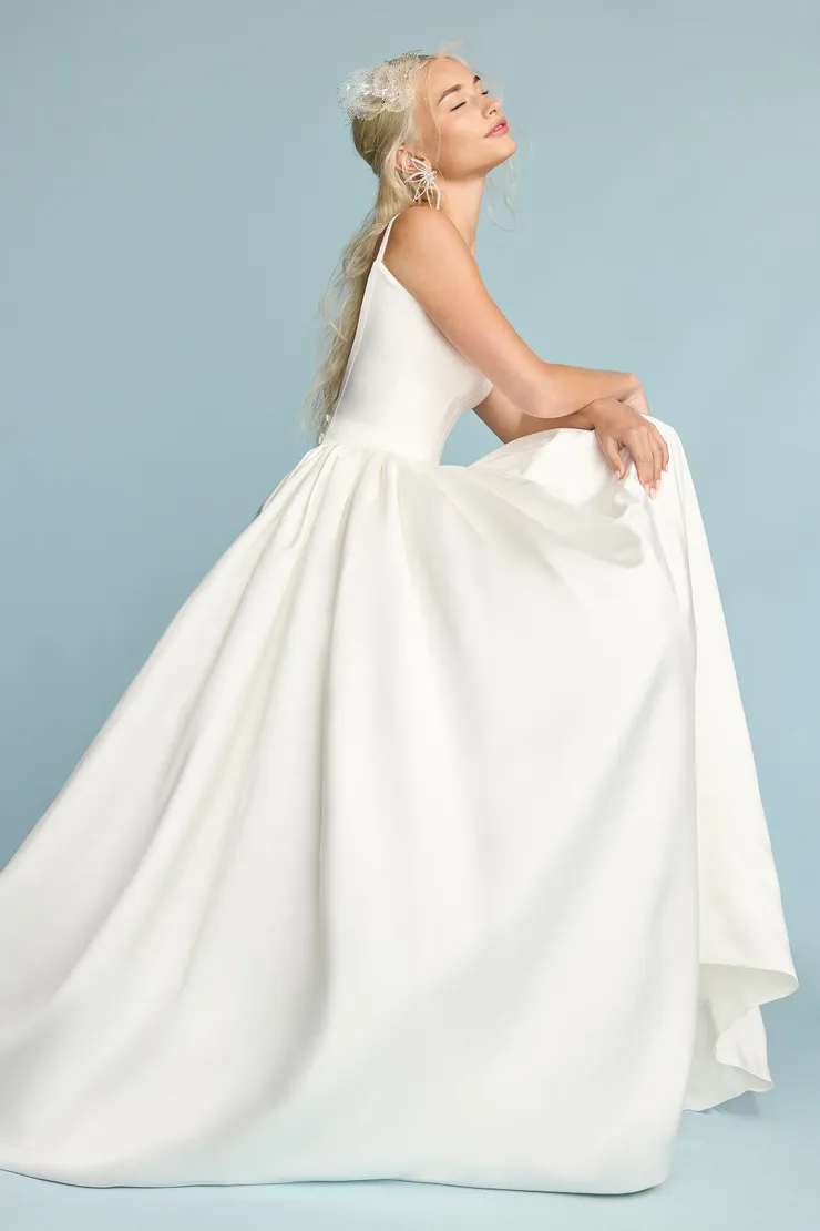 Lana #1 frontface vertical picture