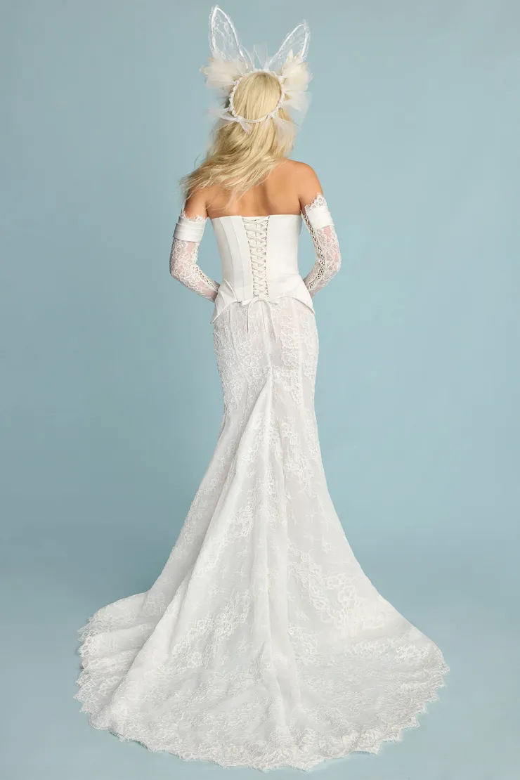 Sophia #8 backface vertical picture