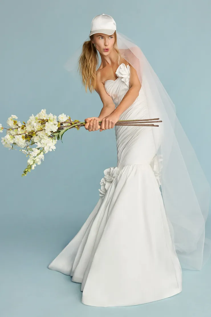 Ava #0 default frontface vertical picture