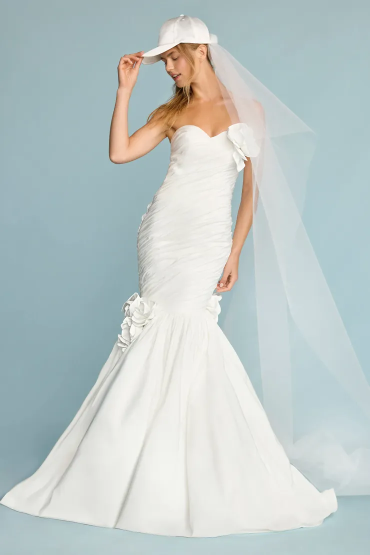 Ava #4 frontface vertical picture