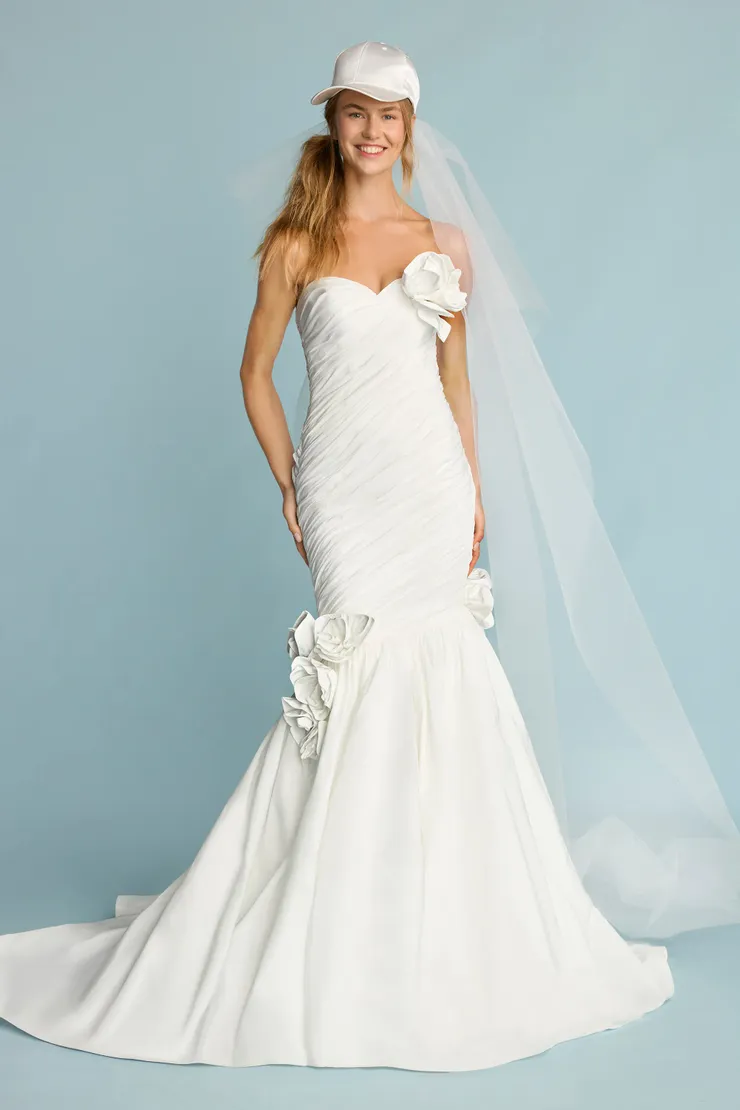 Ava #2 frontface vertical picture