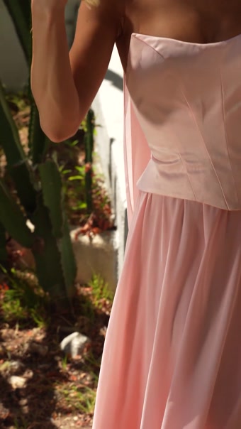 Solenne #16 autoplay loop mute thumbnail