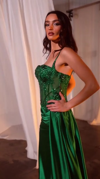 Alice #25 autoplay loop mute thumbnail