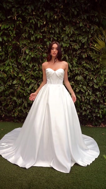 Aveline #1 autoplay loop mute thumbnail