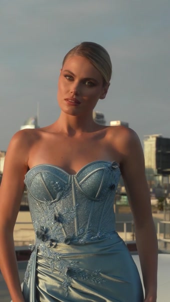 Meredith #28 autoplay loop mute thumbnail