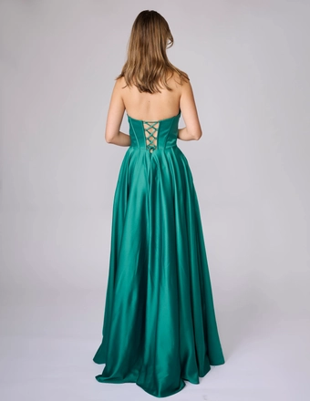 Nina Canacci Style: 6718 #4 backface vertical thumbnail