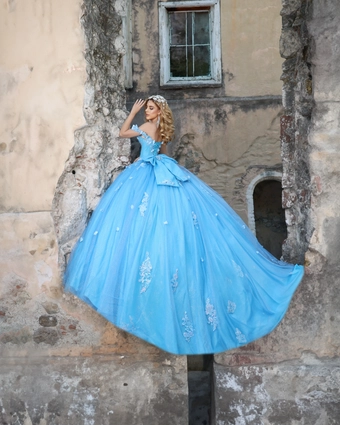 Nina Canacci Style #Q120 $1 default backface vertical thumbnail