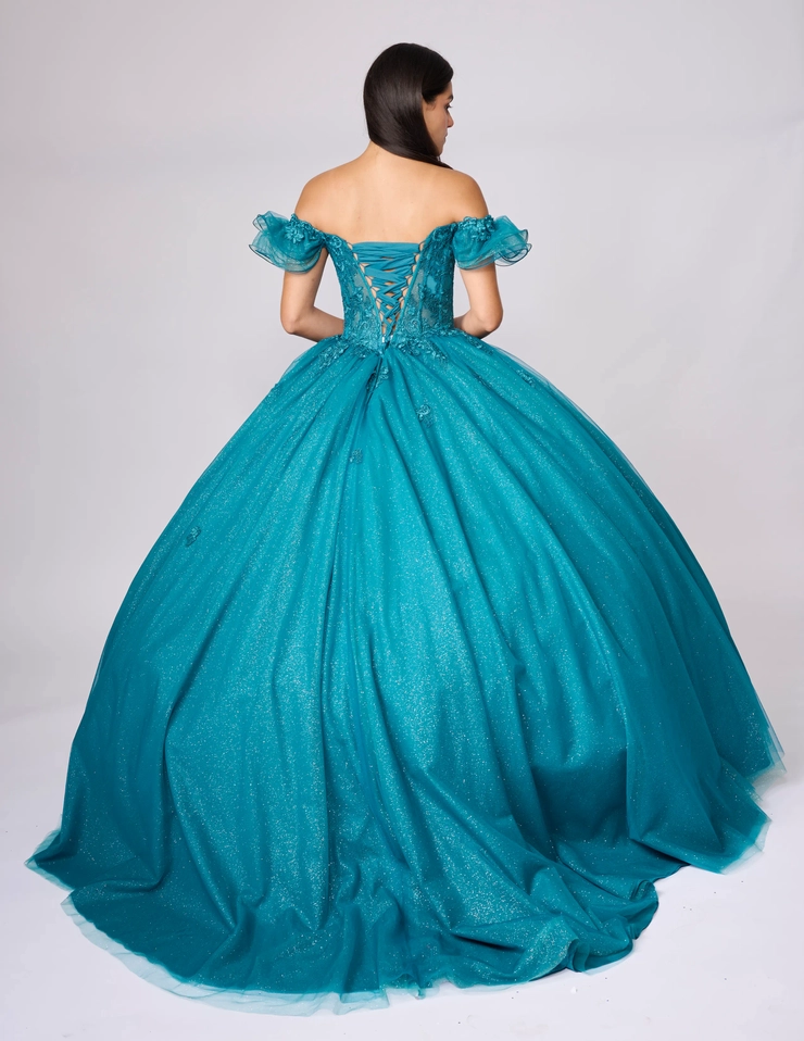 Nina Canacci Style #Q2025 #3 default backface vertical picture