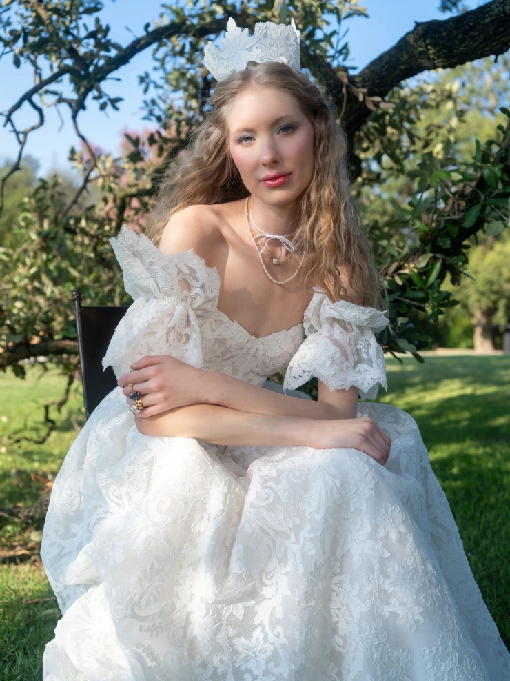 Willowby Suzette 56151 #10 frontface vertical cropped picture