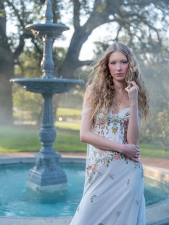 Willowby 56710 #6 frontface vertical cropped thumbnail