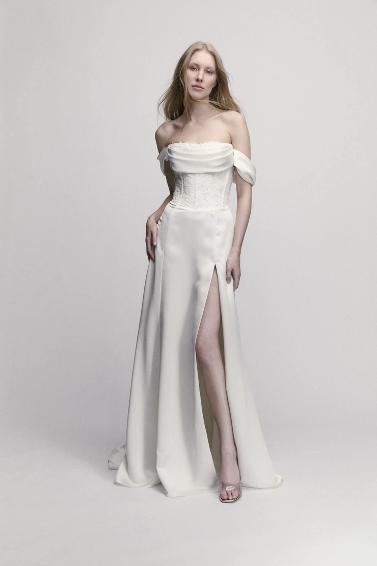 Willowby Poppy 56716 #1 frontface vertical picture