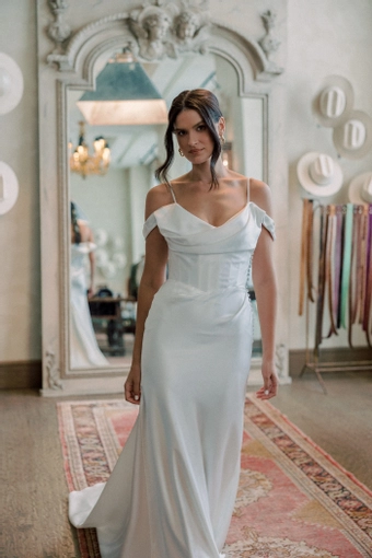 Locket Amaryllis #16220 #1 frontface vertical thumbnail