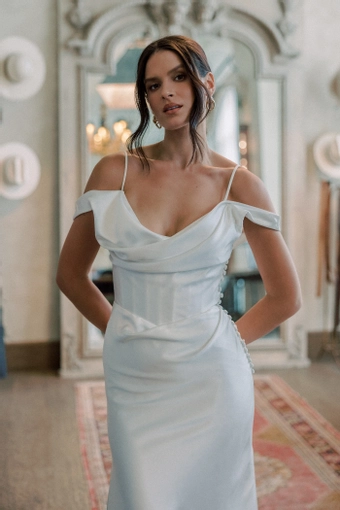 Locket Amaryllis #16220 #5 frontface vertical cropped thumbnail