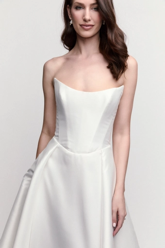 Locket Nectarine #16225 #3 frontface vertical cropped thumbnail