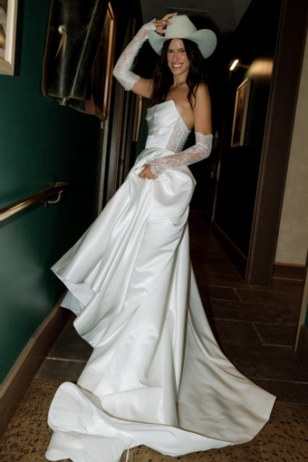 Locket Aster with Sleeves #16744 #3 frontface vertical thumbnail