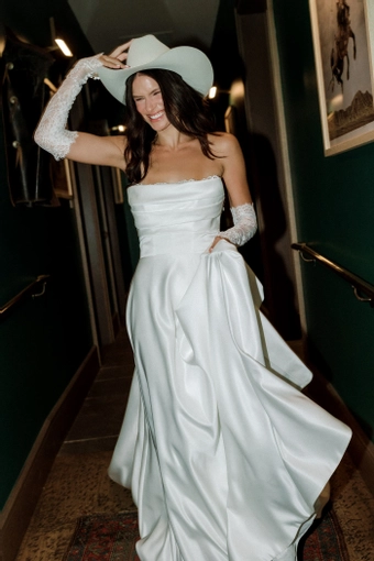 Locket Aster with Sleeves #16744 #1 frontface vertical thumbnail