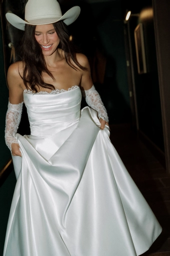 Locket Aster with Sleeves #16744 #11 frontface vertical cropped thumbnail