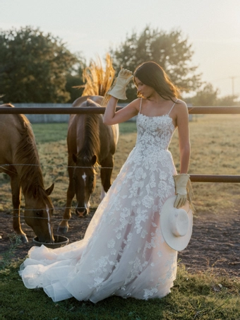 Locket Orchid #16749 #10 frontface vertical thumbnail