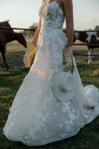 Locket Orchid #16749 #15 frontface vertical cropped thumbnail