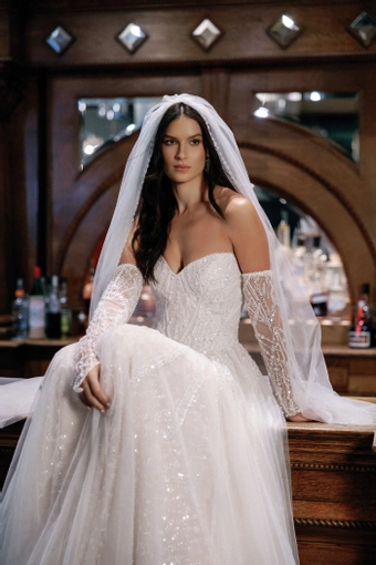 Locket Arista with Sleeves #16805 #10 frontface vertical cropped thumbnail