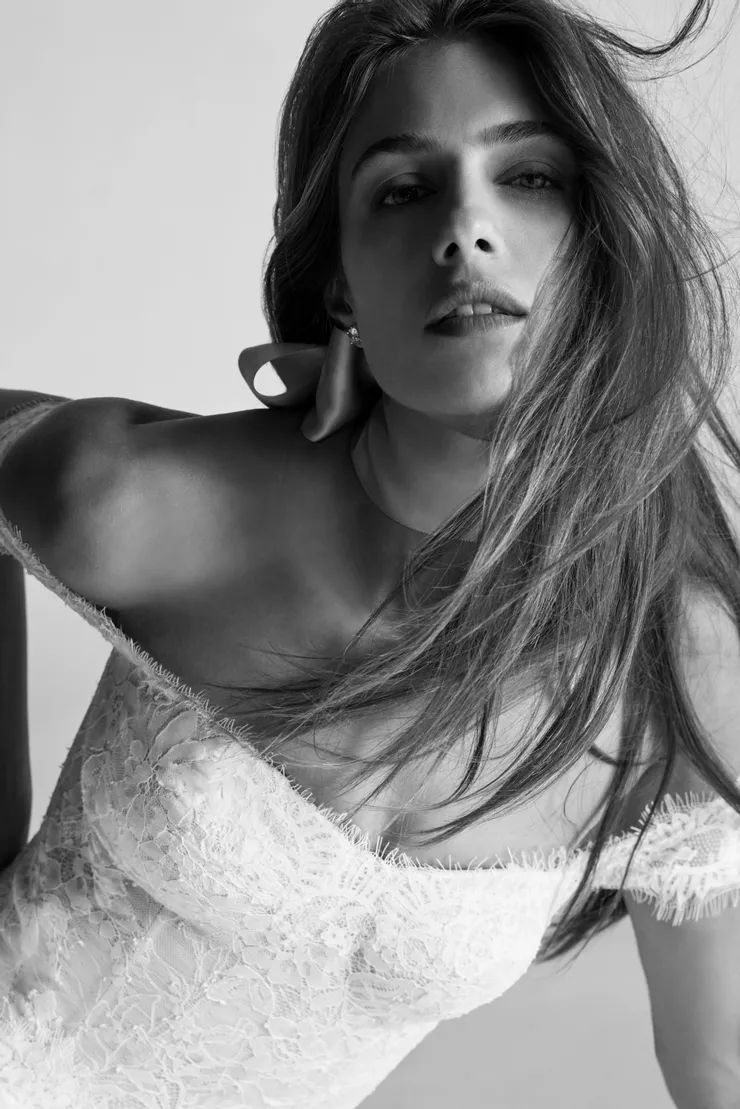 Watters Daniella 61101B #9 frontface vertical cropped picture