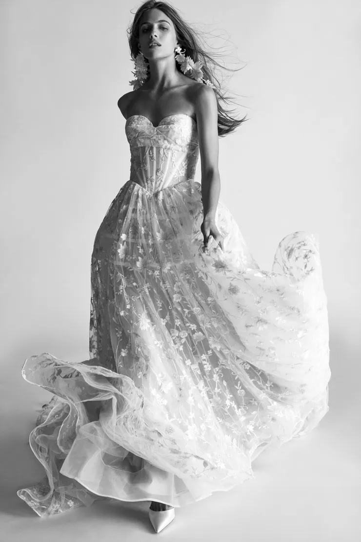 Watters Annemieke with Pannier 61108B #0 default frontface vertical picture