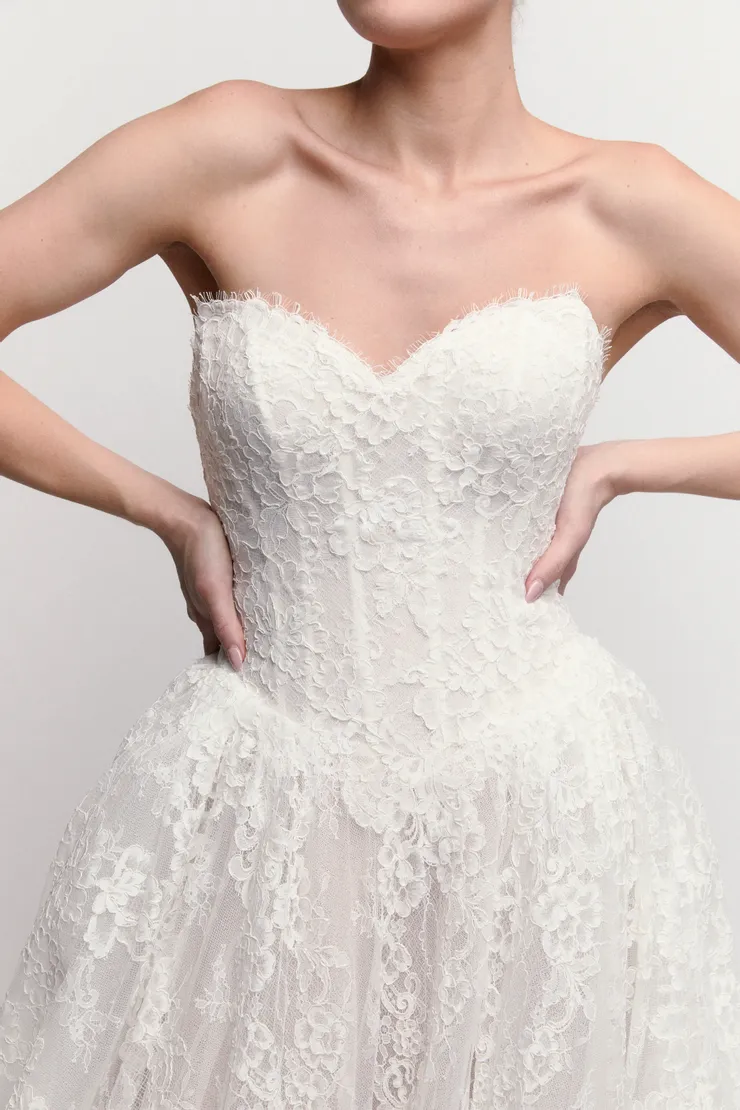 Watters Annouk 61110B #4 frontface vertical cropped picture