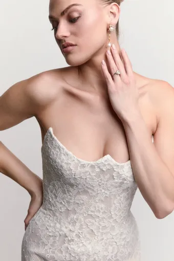 Watters Charissa #61112B #7 frontface vertical cropped thumbnail