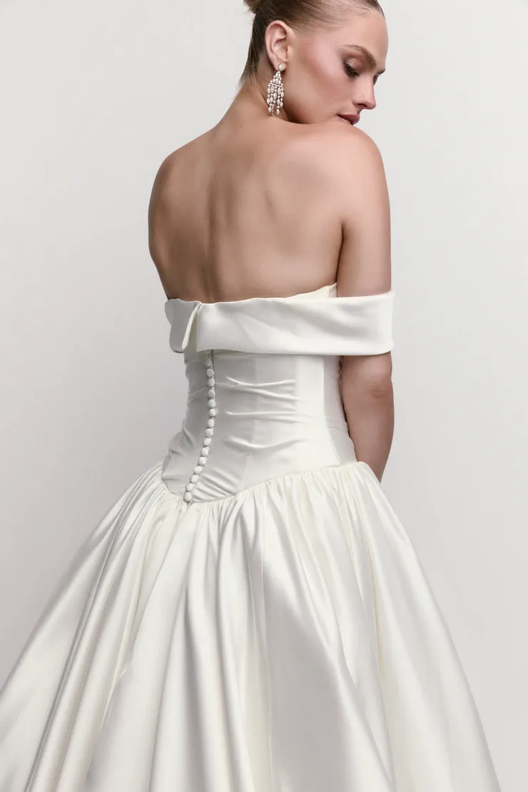 Watters Desmina 61300B #4 backface vertical cropped picture