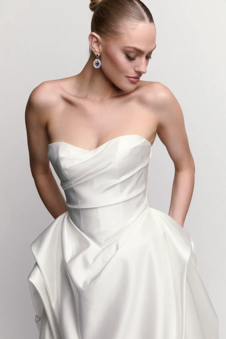 Watters Alfons 61313B #5 frontface vertical cropped picture