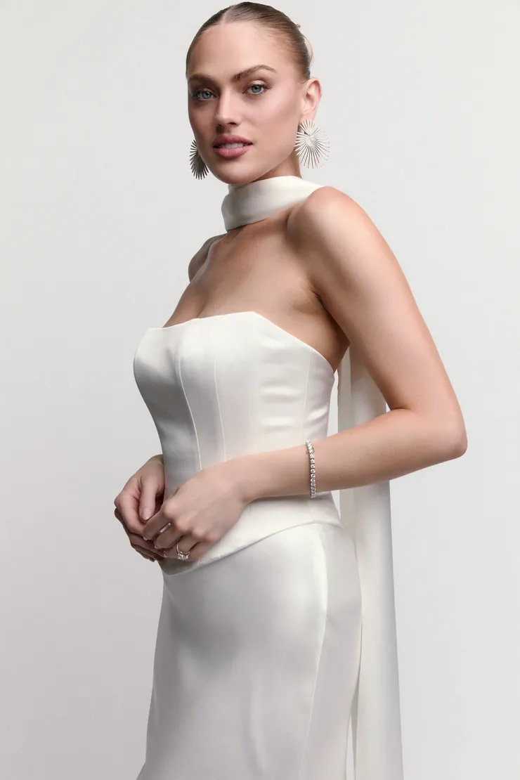 Watters Famke with Scarf 61317B #4 frontface vertical cropped picture