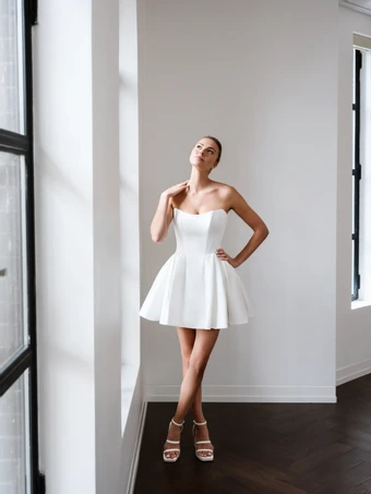 Kelly Faetanini Amina $1 frontface vertical thumbnail