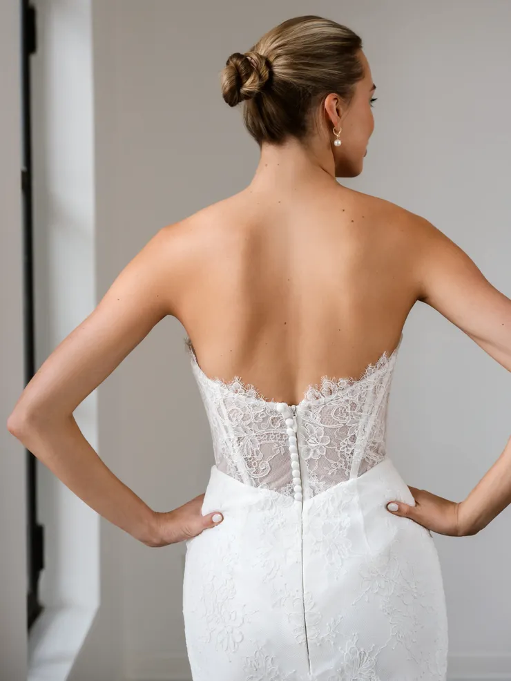 Kelly Faetanini Naya #2 backface vertical cropped picture