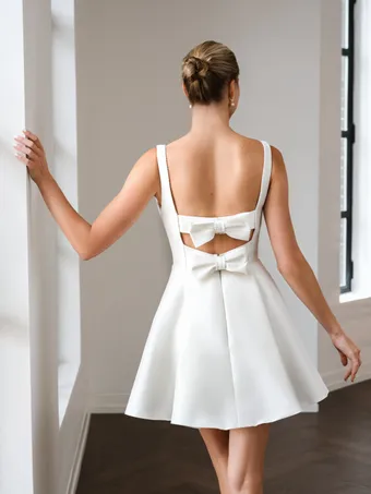 Kelly Faetanini Rayna $2 default backface vertical thumbnail